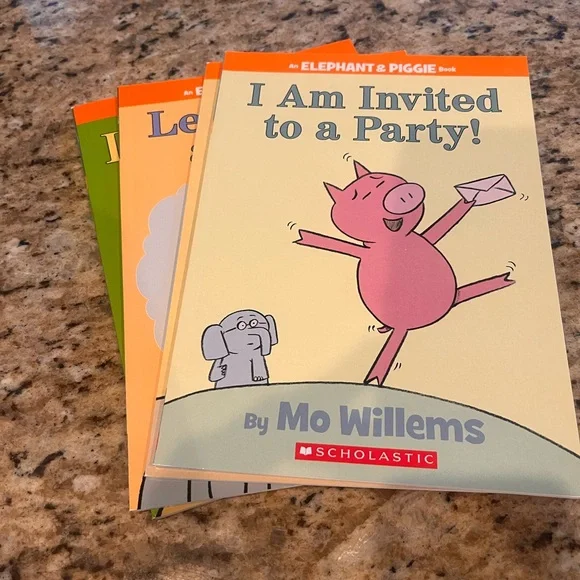 Scholastic Elephant & Piggie book bundle - Picture 5 of 8